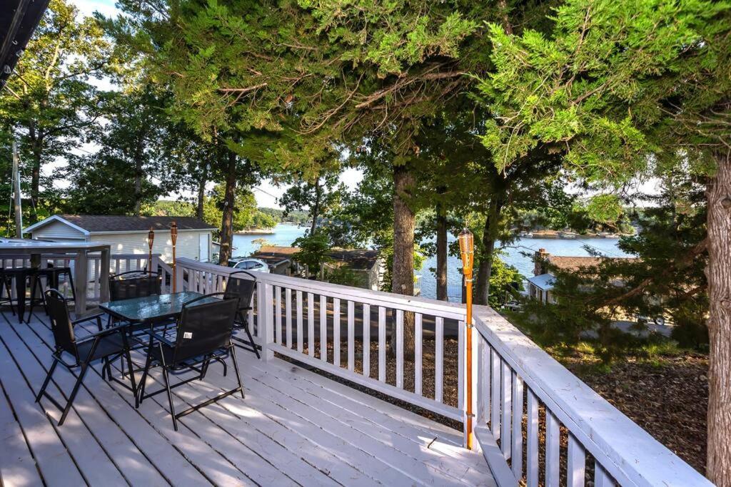 Funky Little Lakehouse - Private Dock And Sunset View Sunrise Beach Bagian luar foto
