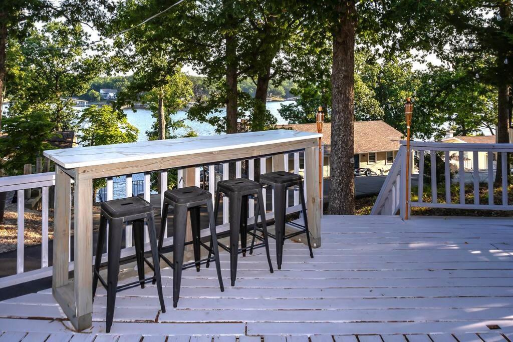 Funky Little Lakehouse - Private Dock And Sunset View Sunrise Beach Bagian luar foto