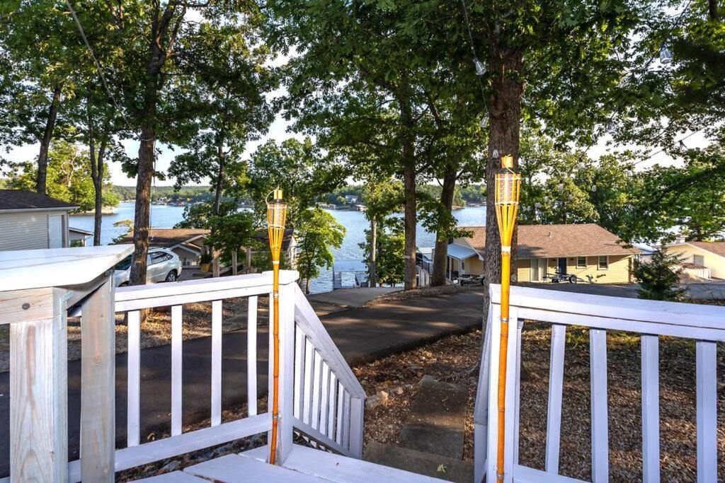 Funky Little Lakehouse - Private Dock And Sunset View Sunrise Beach Bagian luar foto